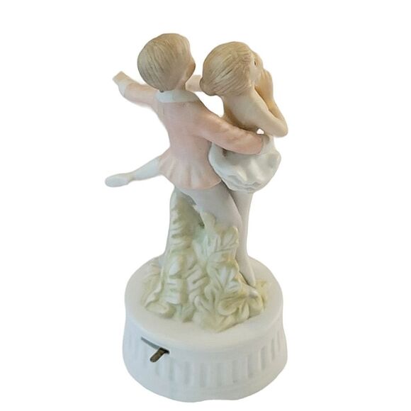 Vintage Lefton Boy & Girl Ballet Swan Lake Music Box Figurine 1982 - Picture 5 of 11